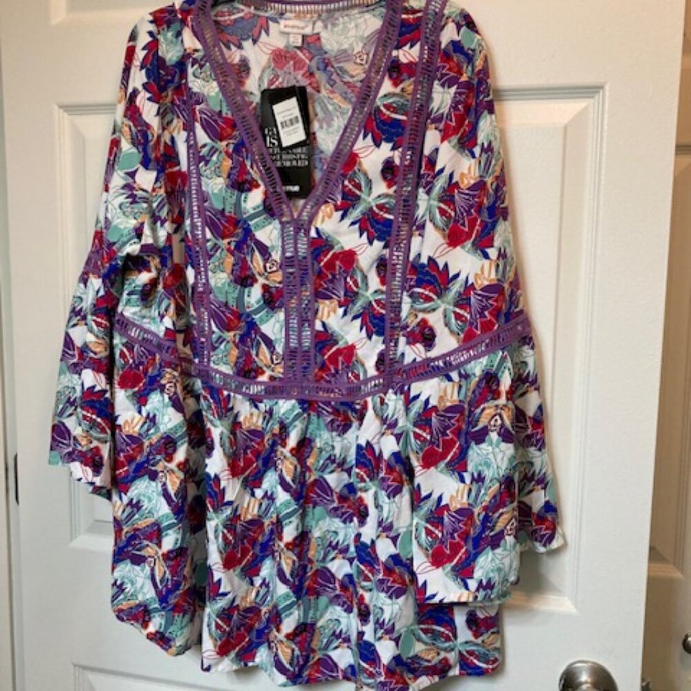 Avenue Boho Bell Sleeve Sharkbite Hem NWT